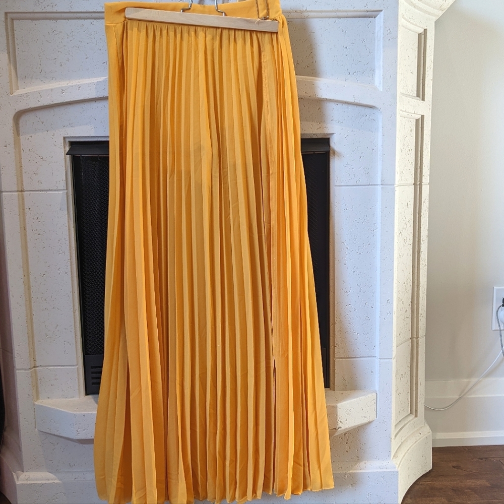Flowy skirt